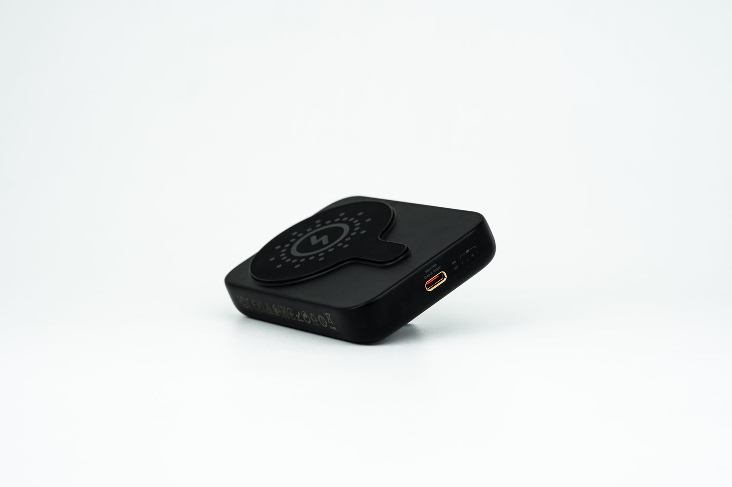 Magnetic Wireless Fast-Charging Powerbank